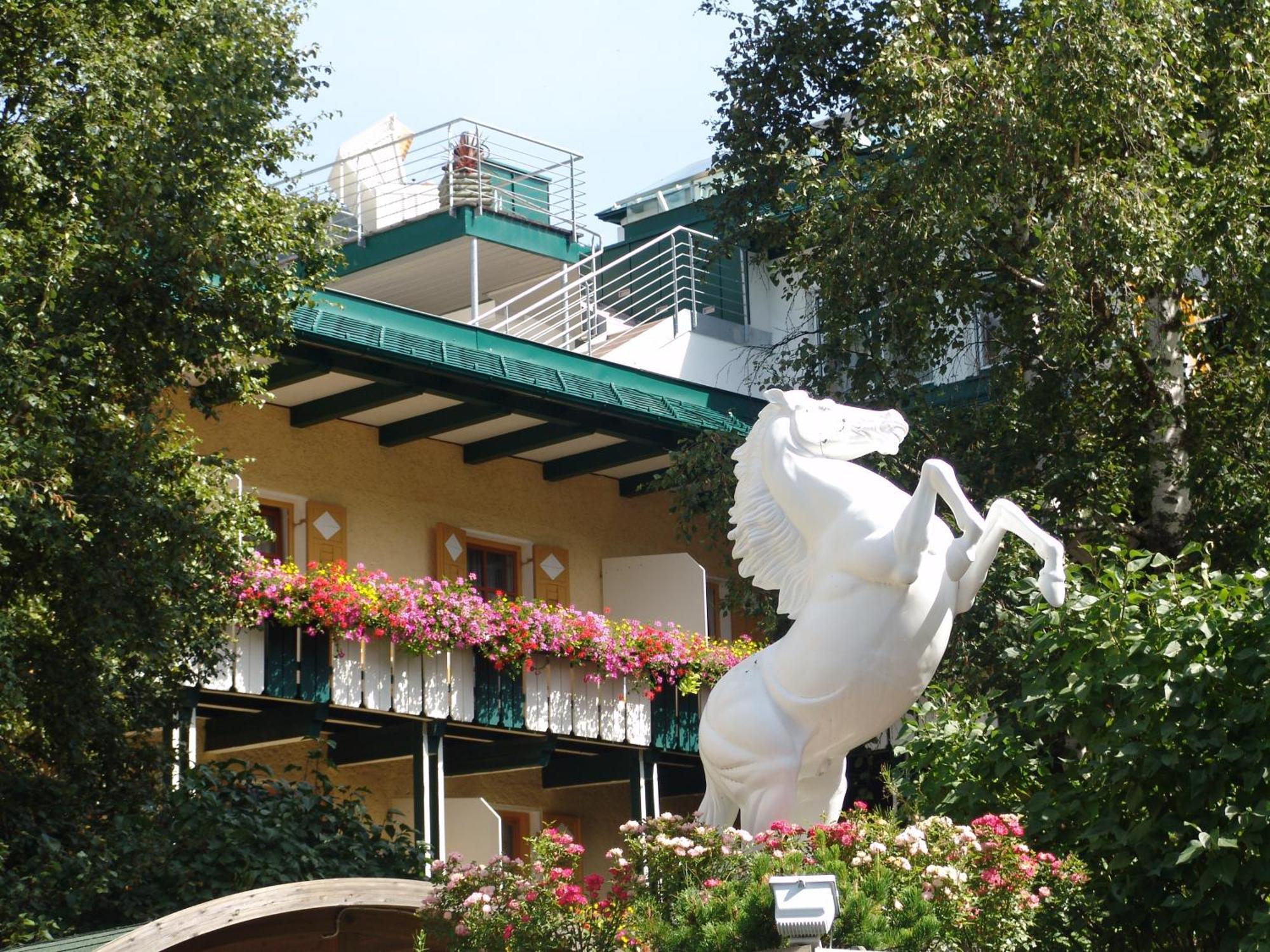 Hotel Cavallino Bianco - Weisses Roessl سان كانديدو المظهر الخارجي الصورة